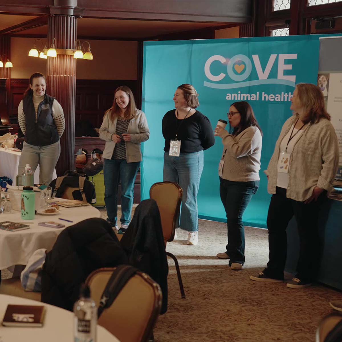 cove-animal-health-job-opportunities-hero-mobile Veterinarian with cat